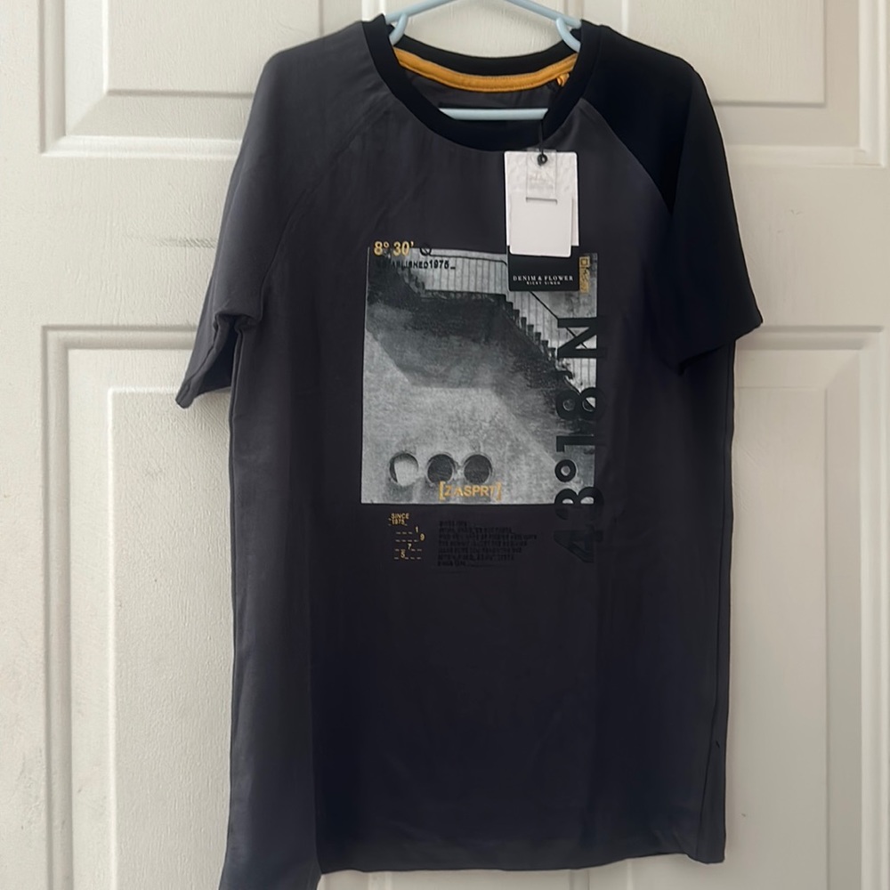 DENIM & FLOWER GRAPHIC TEE: GRAY/BLACK: NEW WITH TAGS: SIZE 8